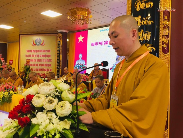 Đại đức Thích Tâm Thành, Chánh Thư ký Ban Trị Phật giáo tỉnh thông qua báo cáo tổng kết công tác Phật sự nhiệm kỳ 2017 - 2022