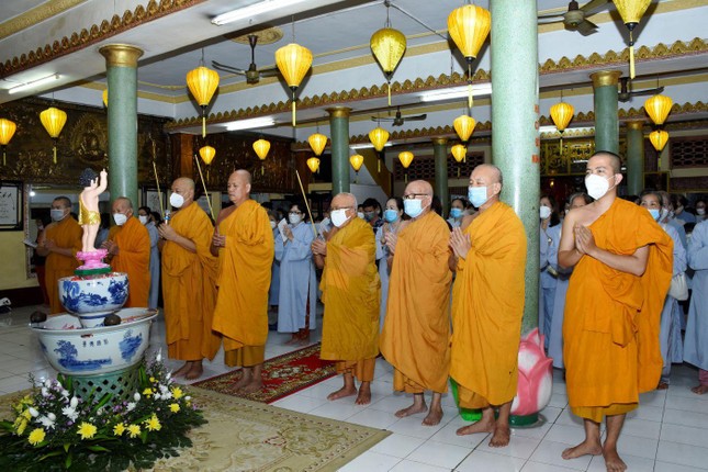 Chư Tăng tịnh xá Lộc Uyển niệm hương cầu nguyện