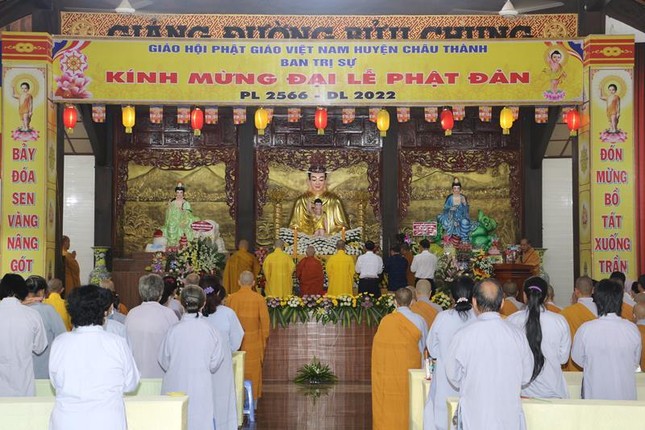 Toàn thể đại chúng nhất tâm cầu nguyện Toàn thể đại chúng nhất tâm cầu nguyện