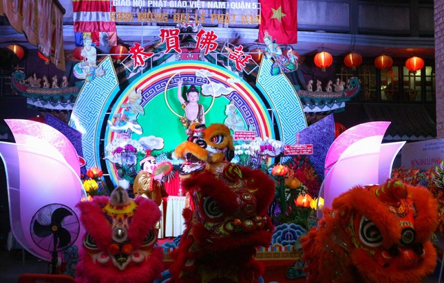 Tiết mục múa lân sư rồng tạo không khí tươi vui Tiết mục múa lân sư rồng tạo không khí tươi vui