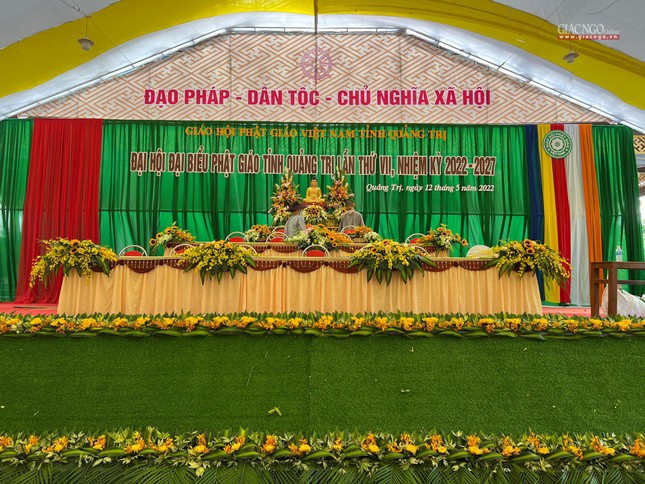 Công tác thiết trí hội trường đã dần hoàn tất Công tác thiết trí hội trường đã dần hoàn tất