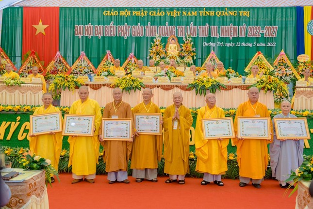 Tặng Bằng tuyên dương công đức Tặng Bằng tuyên dương công đức