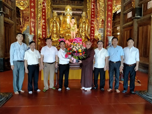 Chúc mừng lễ Phật đản tại chùa Lam Sơn Chúc mừng lễ Phật đản tại chùa Lam Sơn