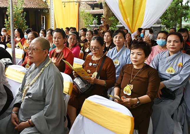 Phật tử tham dự buổi lễ