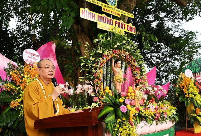 Hòa thượng Thích Thanh Nhiễu tuyên đọc Thông điệp Đại lễ Phật đản Phật lịch 2566 của Đức Quyền Pháp chủ GHPGVN