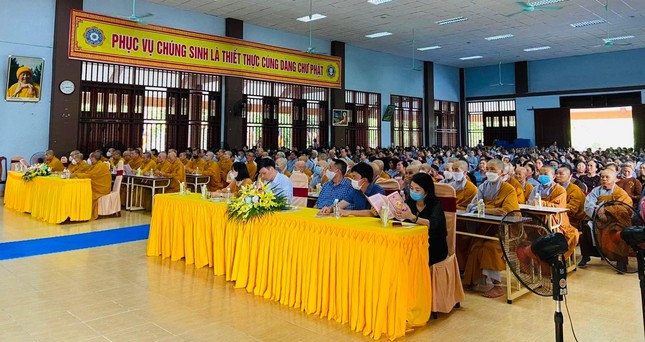 Chư Tăng Ni, đại biểu chính quyền và Phật tử tham dự lễ