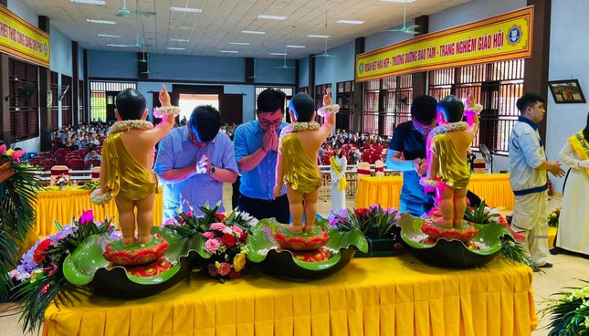 Thành kính đảnh lễ