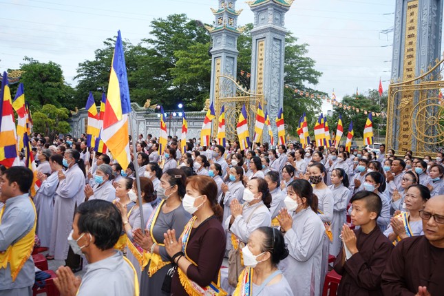 Phật tử các đạo tràng về tham dự lễ Phật tử các đạo tràng về tham dự lễ