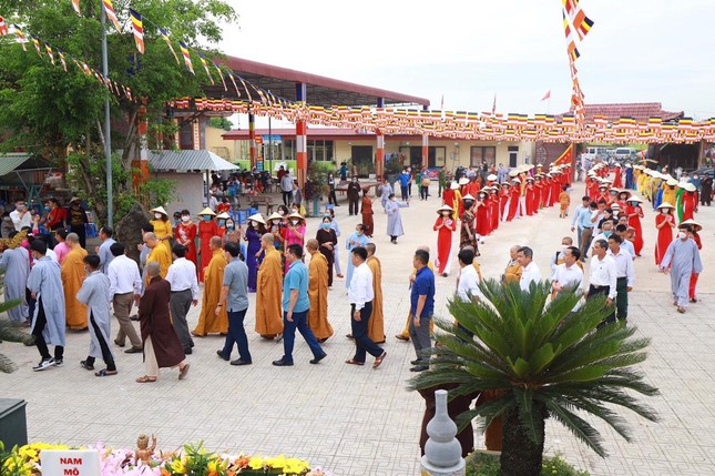 Đại lễ Phật đản PL.2566 tại chùa Chí Linh thu hút gần 4. 000 người tham dự Đại lễ Phật đản PL.2566 tại chùa Chí Linh thu hút gần 4. 000 người tham dự