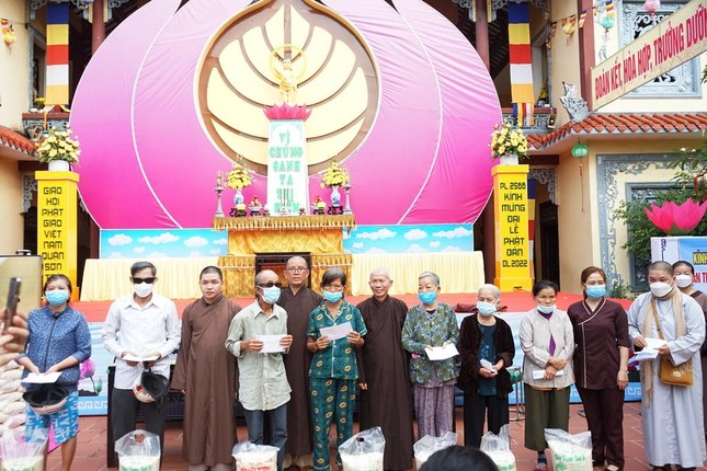 Ban Trị sự Phật giáo quận Sơn Trà tặng quà từ thiện Ban Trị sự Phật giáo quận Sơn Trà tặng quà từ thiện