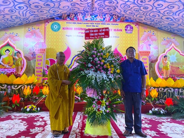 Ban Tôn giáo - Sở Nội vụ tỉnh Sóc Trăng tặng hoa chúc mừng Ban Tôn giáo - Sở Nội vụ tỉnh Sóc Trăng tặng hoa chúc mừng