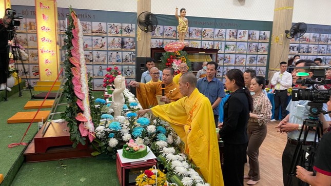 Cử hành nghi thức Mộc dục