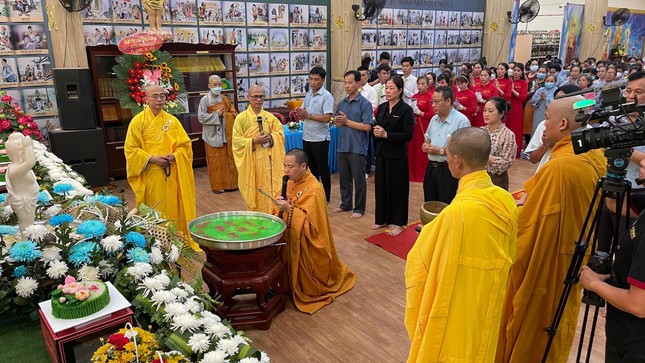 Tụng sám Khánh đản