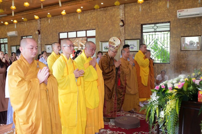 Thành kính đảnh lễ Đức Thế Tôn