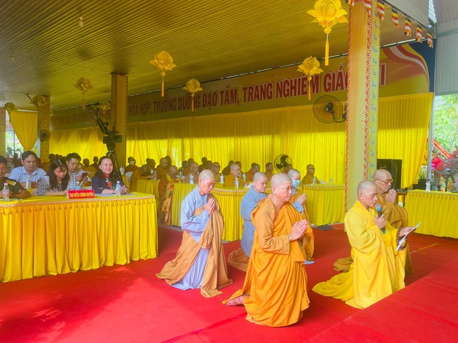 Đại diện chư hành giả phát nguyện an cư kiết hạ