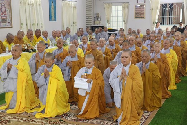 Đại diện chư hành giả Ni phát nguyện an cư kiết hạ Đại diện chư hành giả Ni phát nguyện an cư kiết hạ