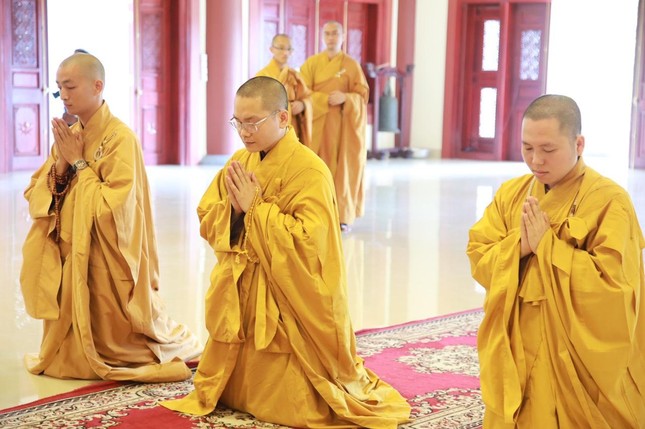 Chư Tăng tác pháp an cư Chư Tăng tác pháp an cư