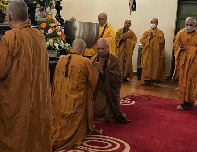 Nhị vị Hòa thượng đối thú an cư Nhị vị Hòa thượng đối thú an cư