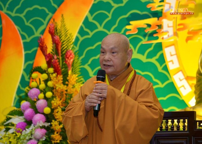 Hòa thượng Thích Thiện Nhơn lấy ý kiến biểu quyết