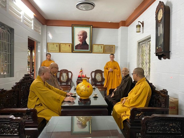 Hòa thượng thăm hỏi tình hình tu học của chư Tăng tại trường hạ Hòa thượng thăm hỏi tình hình tu học của chư Tăng tại trường hạ