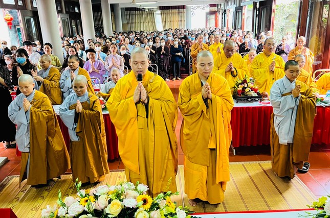 Đại diện chư hành giả dâng lời tác bạch