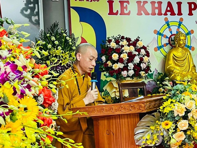 Đại đức Thích Nguyên Cao thông báo thời khóa tu học