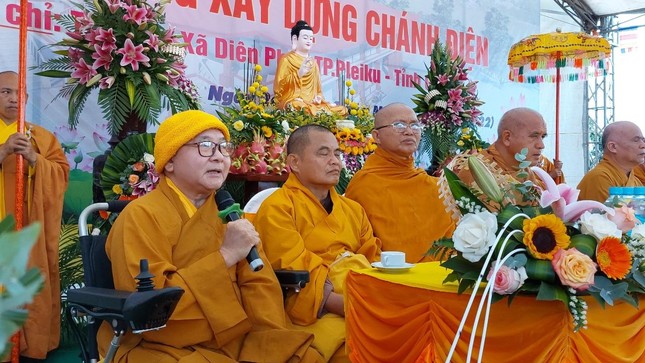 Hòa thượng Thích Thông Đạt ban đạo từ Hòa thượng Thích Thông Đạt ban đạo từ