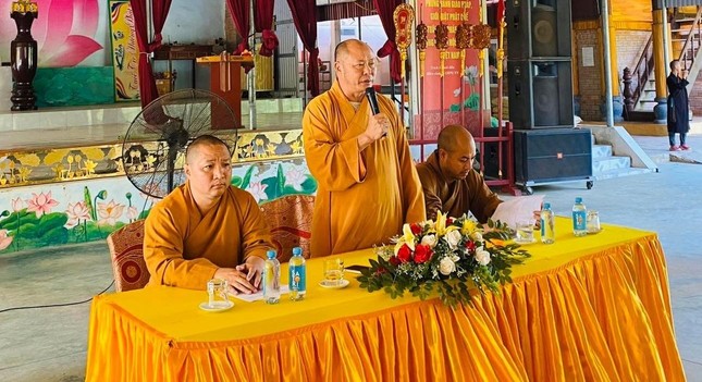 Thượng tọa Thích Tâm Định chủ trì phiên họp Thượng tọa Thích Tâm Định chủ trì phiên họp