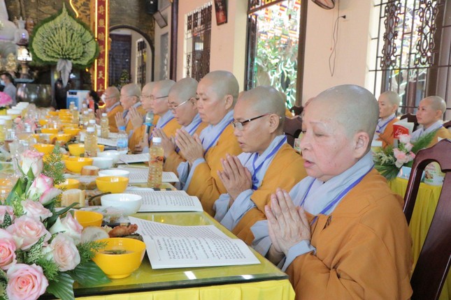 Chư hành giả tụng kinh Phổ Hiền Chư hành giả tụng kinh Phổ Hiền