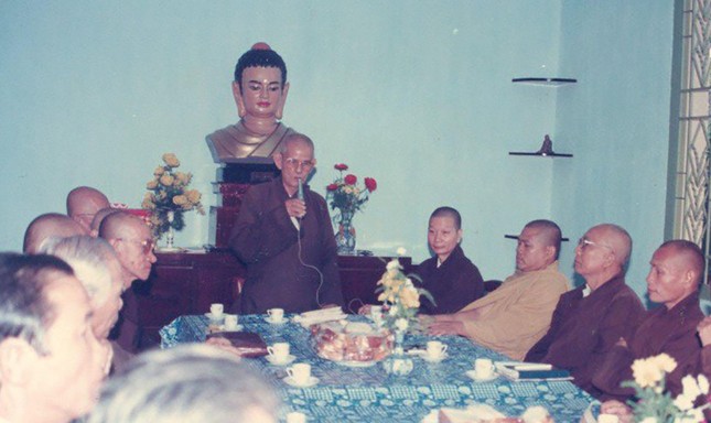 Một buổi họp tại trụ sở tòa soạn Báo Giác Ngộ khi báo được chuyển giao về cho Thành hội Phật giáo TP.HCM chủ quản Một buổi họp tại trụ sở tòa soạn Báo Giác Ngộ khi báo được chuyển giao về cho Thành hội Phật giáo TP.HCM chủ quản