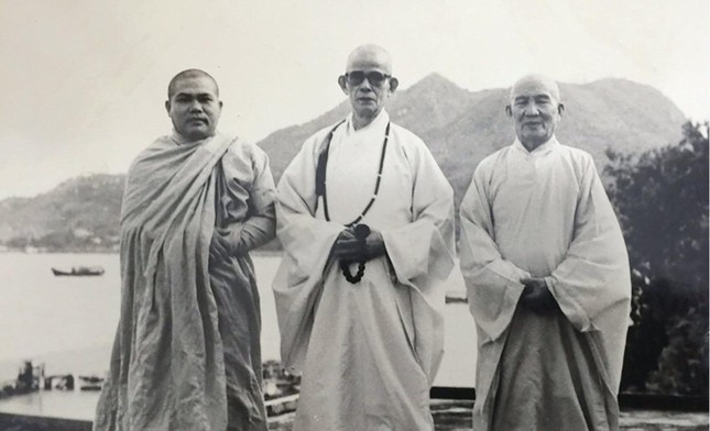 Hòa thượng Thích Giác Toàn cùng với Đại lão Hòa thượng Thích Thiện Hào và Đại lão Hòa thượng Thích Huệ Hưng Hòa thượng Thích Giác Toàn cùng với Đại lão Hòa thượng Thích Thiện Hào và Đại lão Hòa thượng Thích Huệ Hưng