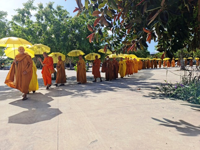 Chư tôn đức quang lâm buổi lễ Chư tôn đức quang lâm buổi lễ