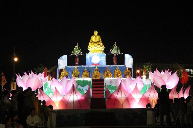 Chương trình nghệ thuật “Tỏa sáng niềm tin” được tổ chức tại Festival Huế 2018