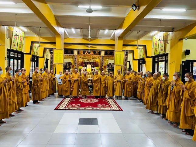 Cúng dường tịnh tài, tịnh vật đến 170 chư Tăng hành giả an cư tại tổ đình Vĩnh Nghiêm Cúng dường tịnh tài, tịnh vật đến 170 chư Tăng hành giả an cư tại tổ đình Vĩnh Nghiêm