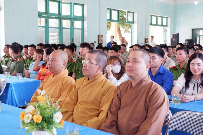 Chư tôn đức tham dự chương trình