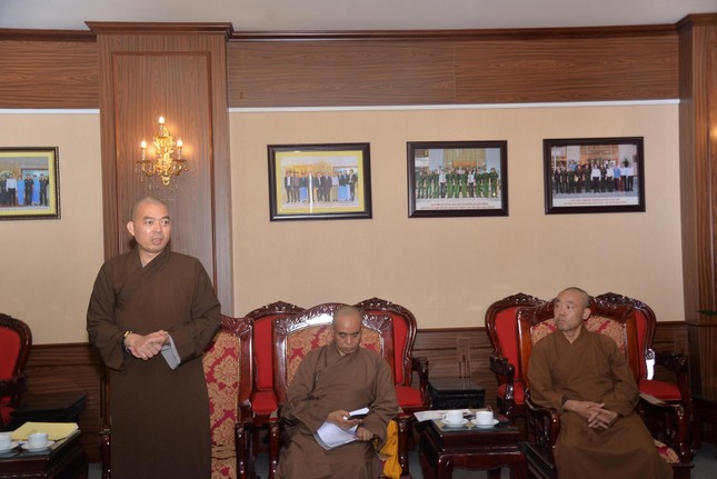 Chư Tăng tham dự hội nghị đóng góp ý kiến Chư Tăng tham dự hội nghị đóng góp ý kiến