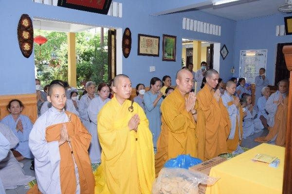 Tác bạch cúng dường tại chùa Bảo Thắng (TP.Hội An, Quảng Nam) Tác bạch cúng dường tại chùa Bảo Thắng (TP.Hội An, Quảng Nam)