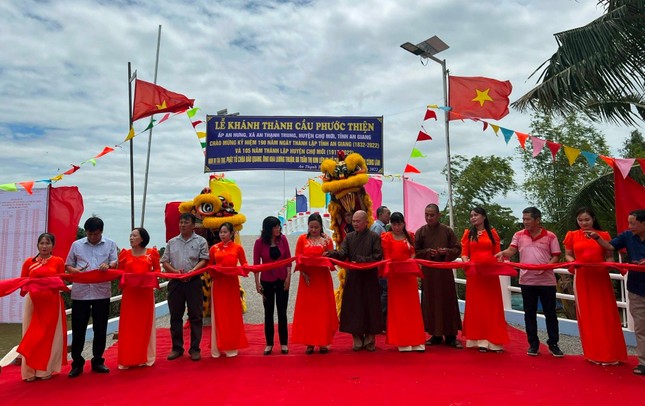 Cắt băng khánh thành cầu Phước Thiện Cắt băng khánh thành cầu Phước Thiện