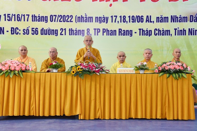 Hòa thượng Thích Hạnh Thể ban đạo từ Hòa thượng Thích Hạnh Thể ban đạo từ