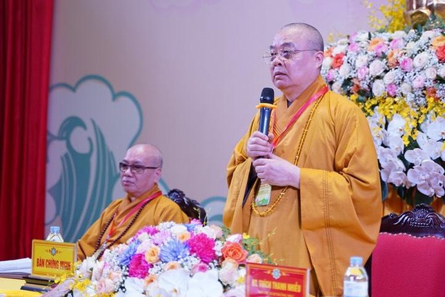 Hòa thượng Thích Thanh Nhiễu lấy biểu quyết Hòa thượng Thích Thanh Nhiễu lấy biểu quyết