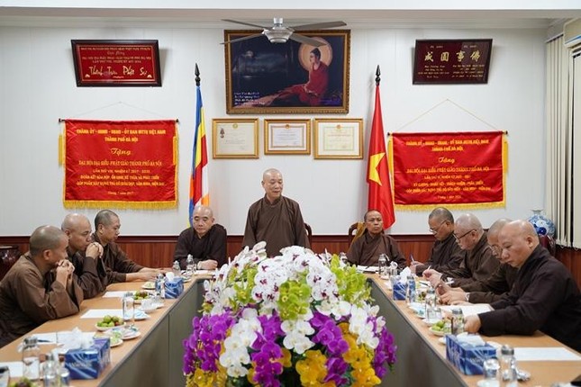Hòa thượng Thích Bảo Nghiêm chủ trì phiên họp