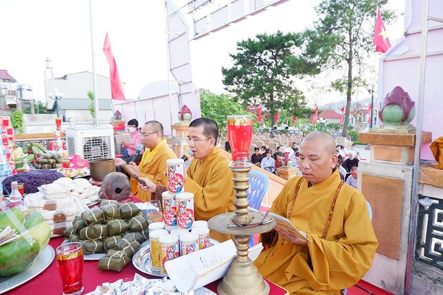 Chư Tăng thiết lễ cầu siêu Chư Tăng thiết lễ cầu siêu