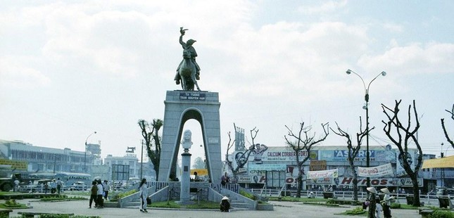 Tượng đài Quách Thị Trang và tượng Trần Nguyên Hãn đã trở thành biểu tượng đặc biệt trong lòng người dân thành phố