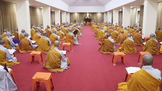 Chư Ni làm lễ bố-tát tại Thiền đường 2 Chư Ni làm lễ bố-tát tại Thiền đường 2