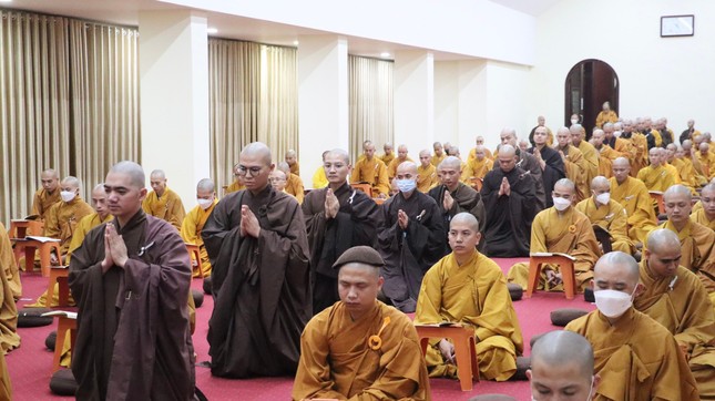 Sa-di lắng nghe giáo giới Sa-di lắng nghe giáo giới