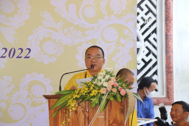 Đại đức Thích Viên Thành đọc quyết định bổ nhiệm Đại đức Thích Viên Thành đọc quyết định bổ nhiệm