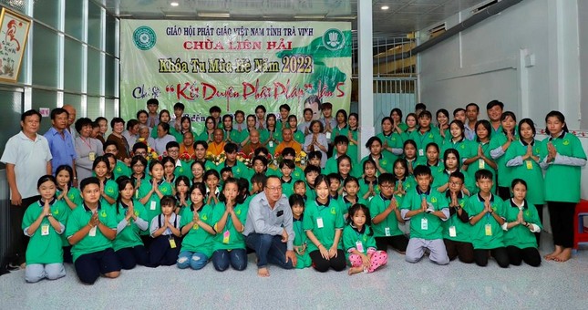 Các bạn trẻ tham dự khóa tu tại chùa Liên Hải Các bạn trẻ tham dự khóa tu tại chùa Liên Hải