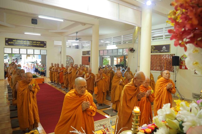 Thành kính đảnh lễ Tam bảo Thành kính đảnh lễ Tam bảo