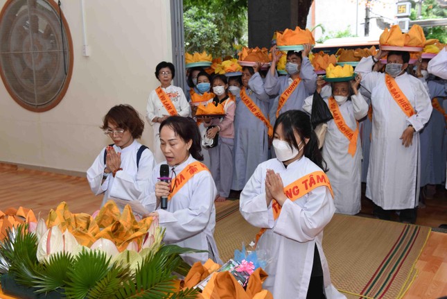 Đại diện Phật tử dâng lời tác bạch cúng dường Đại diện Phật tử dâng lời tác bạch cúng dường