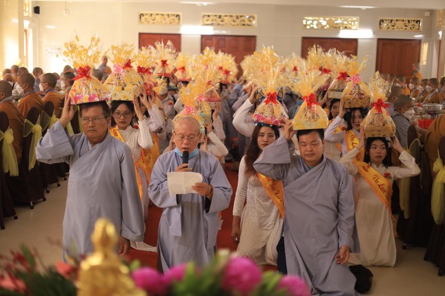 Đại diện Phật tử tác bạch cúng dường